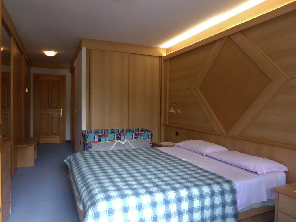 Appartamenti Majon Sotroi Campitello di Fassa Cameră foto